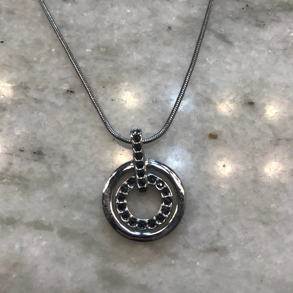 Cute circle necklace with charcoal small stones